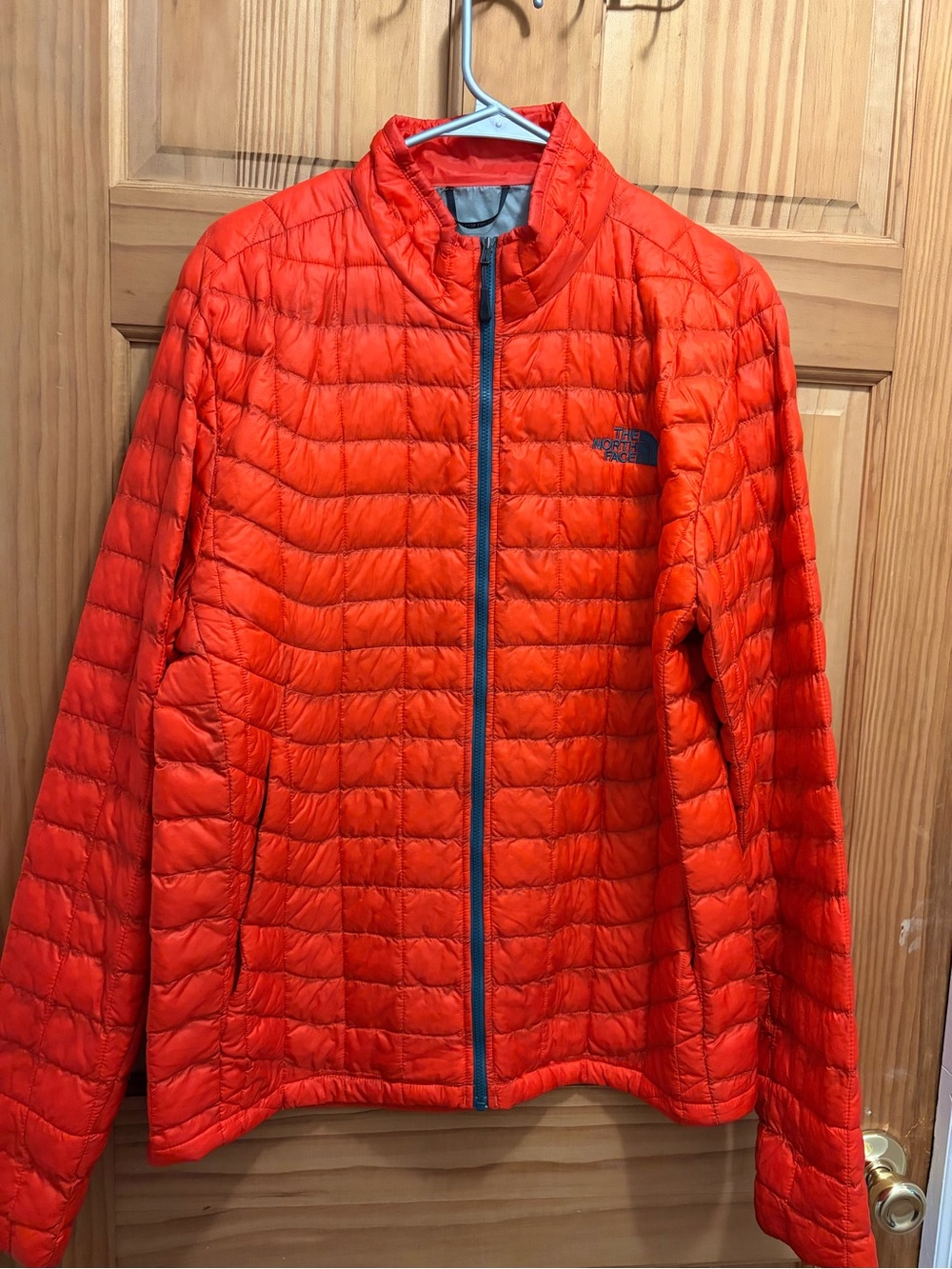 The North Face Men’s Bright Orange Lightweight Puffer Jacket Size Medium